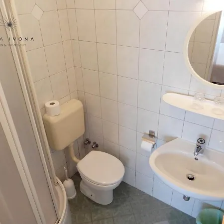 Oda ve Kahvaltı Ivona