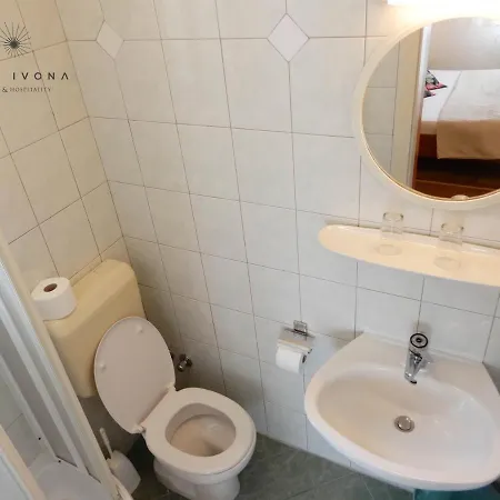 Oda ve Kahvaltı Ivona