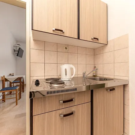 Oda ve Kahvaltı Ivona 3*