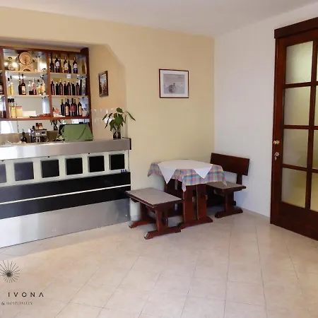 Couette-café Ivona 3*